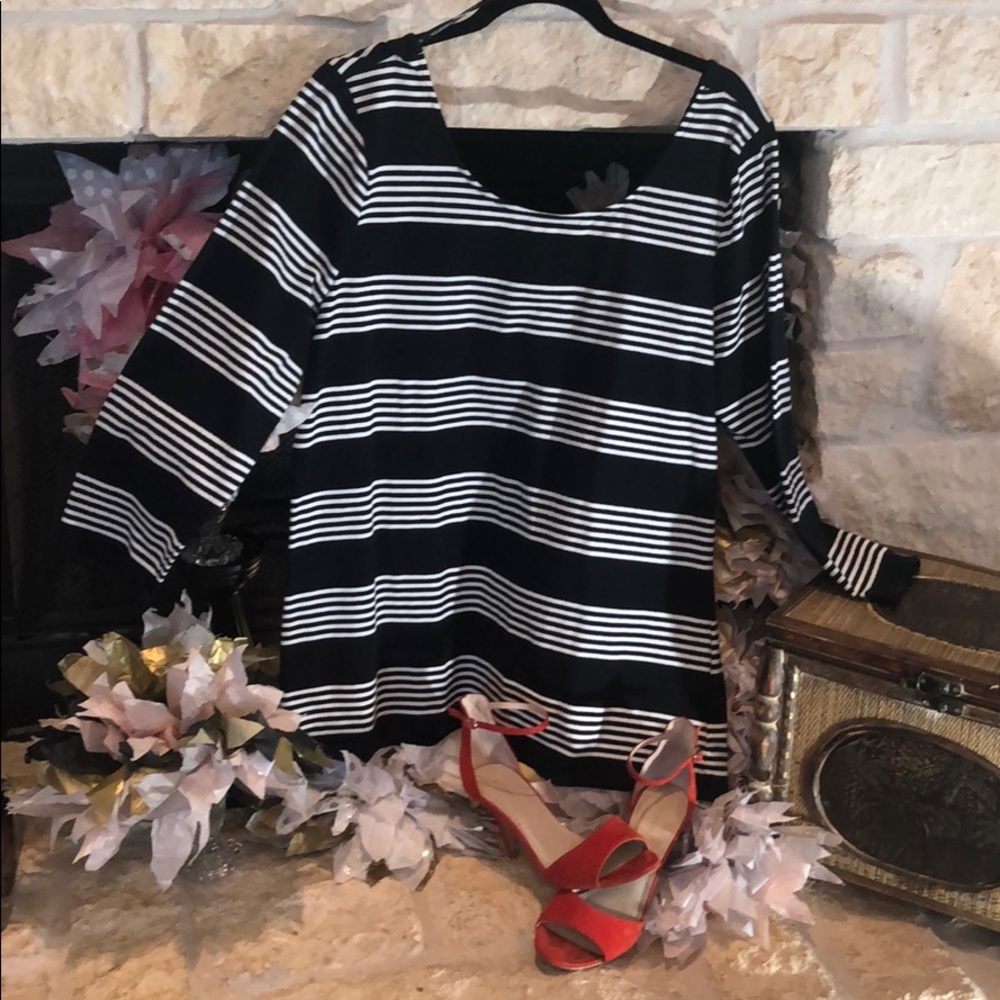 Black and white striped three-quarter length shirt